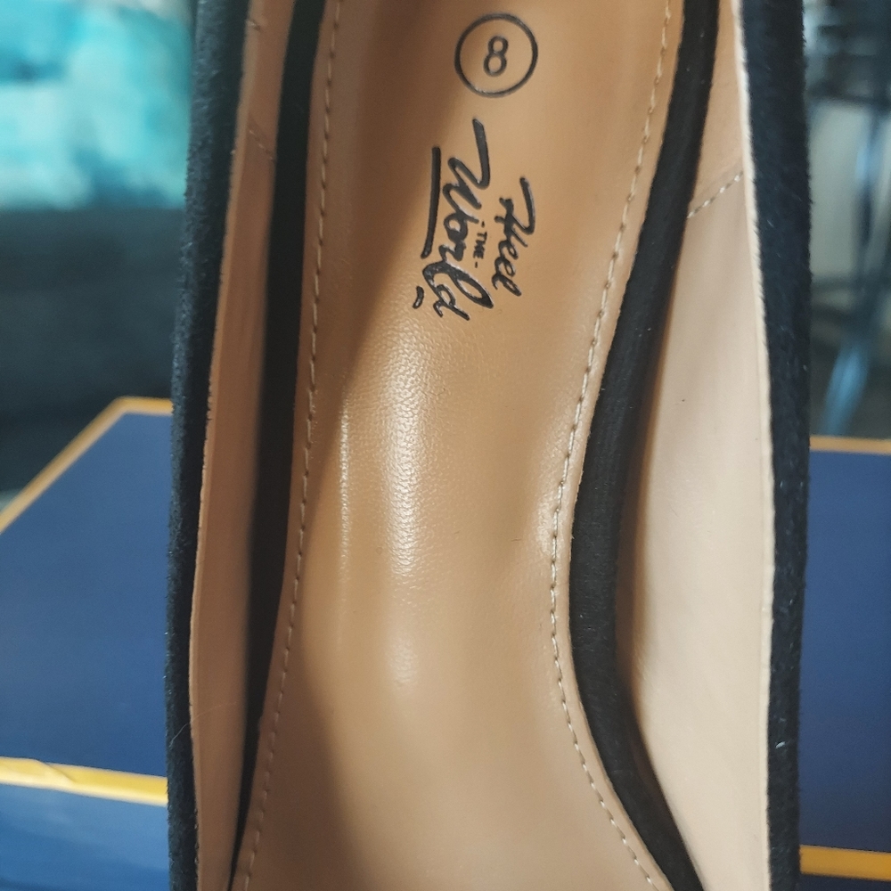 Heels - Picture 3 of 3